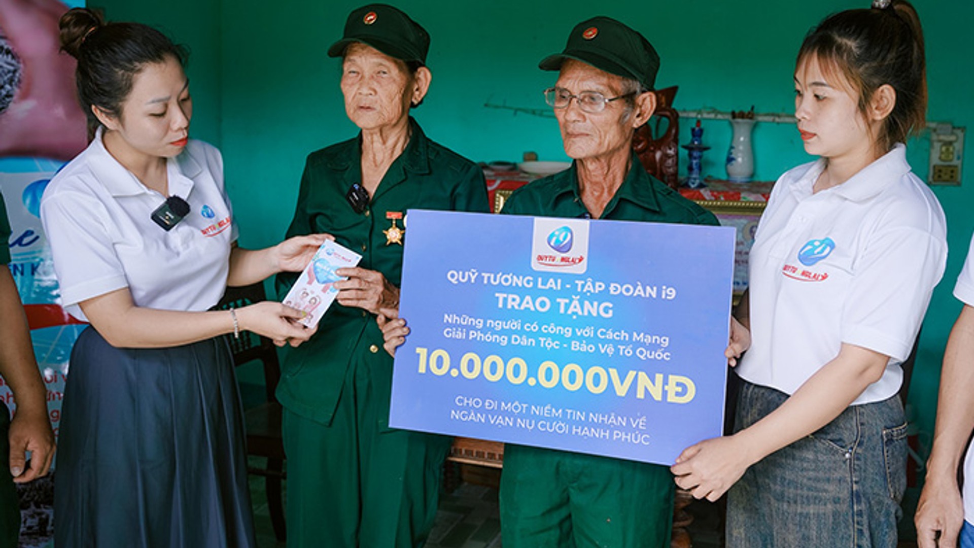 Hình ảnh hỗ trợ khách hàng J88VIP2