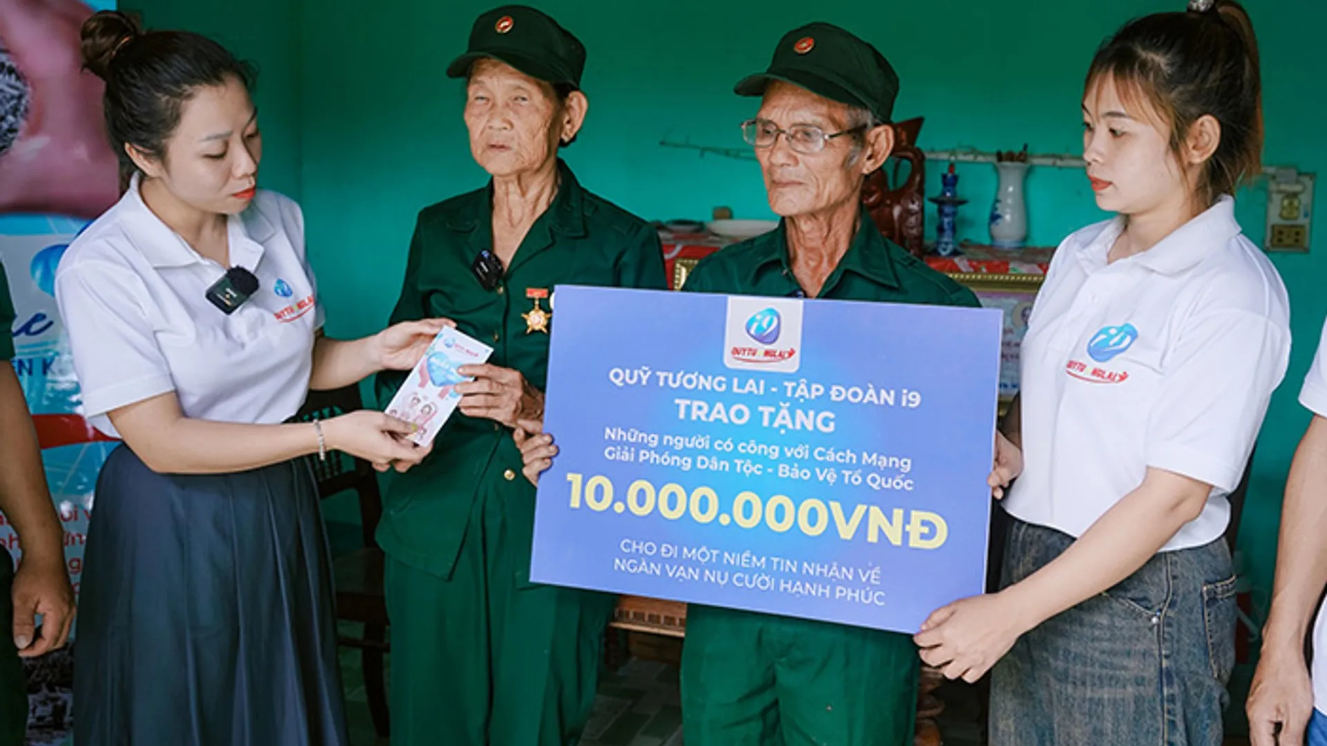 Hình ảnh hỗ trợ khách hàng J88VIP2